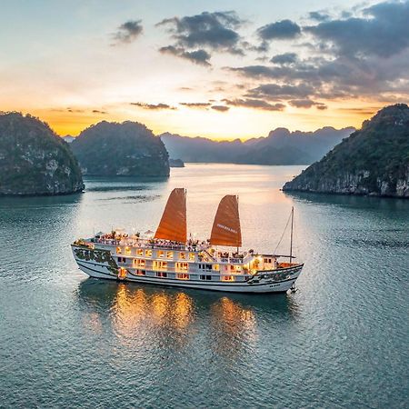 Hotel Indochina Sails Ha Long Esterno foto