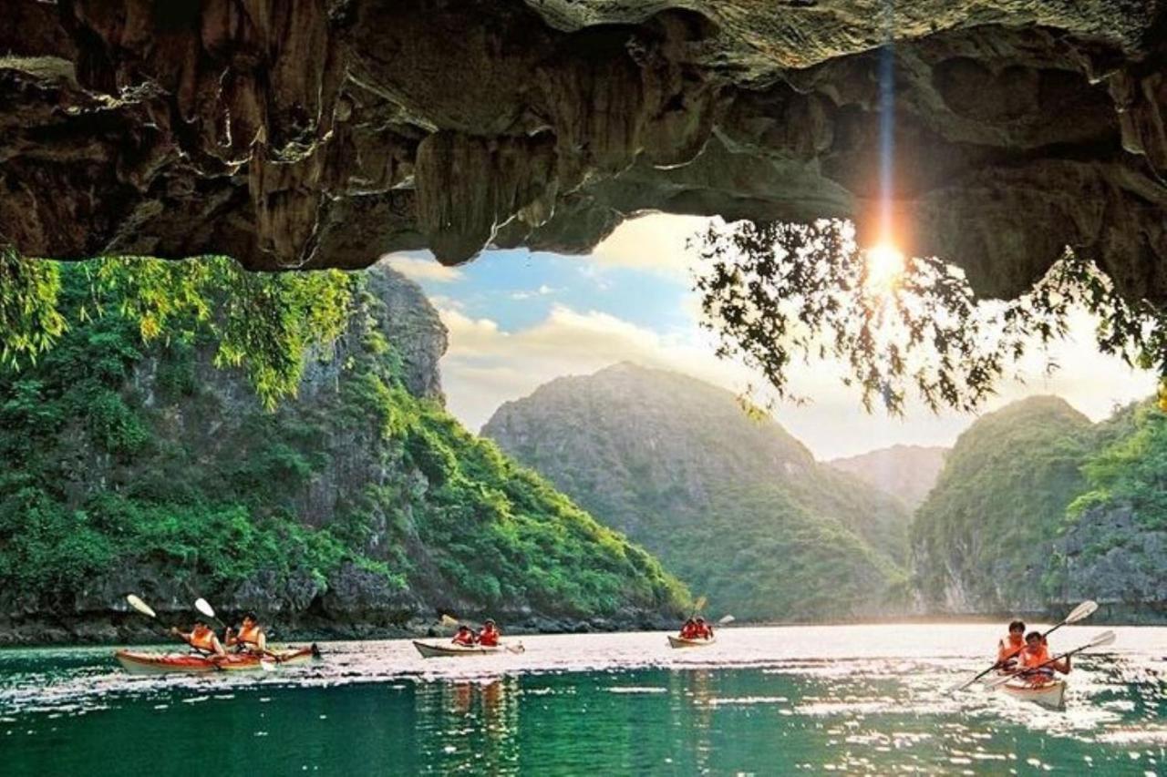 Hotel Indochina Sails Ha Long Esterno foto