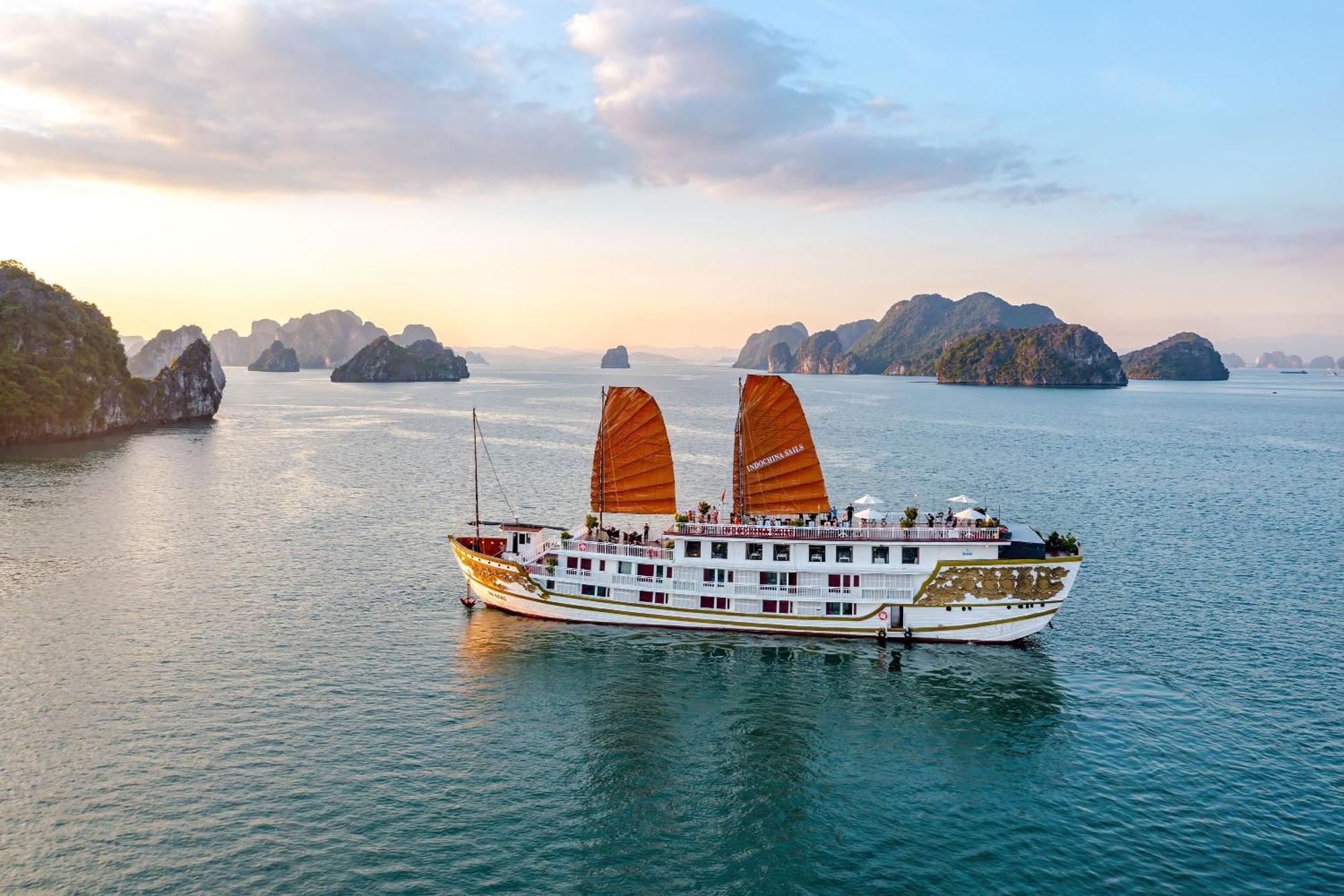 Hotel Indochina Sails Ha Long Esterno foto