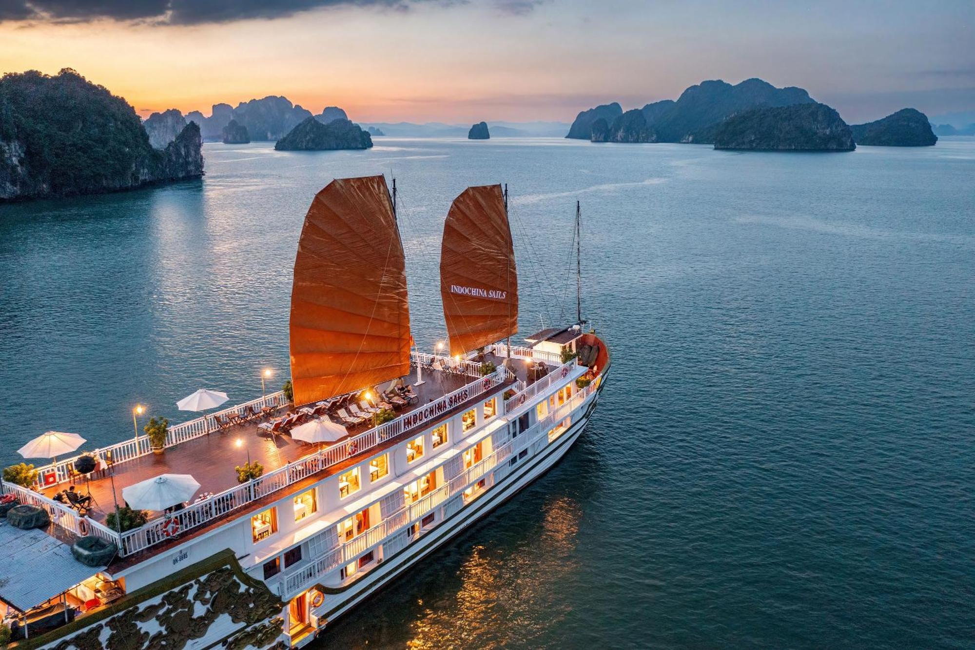 Hotel Indochina Sails Ha Long Esterno foto