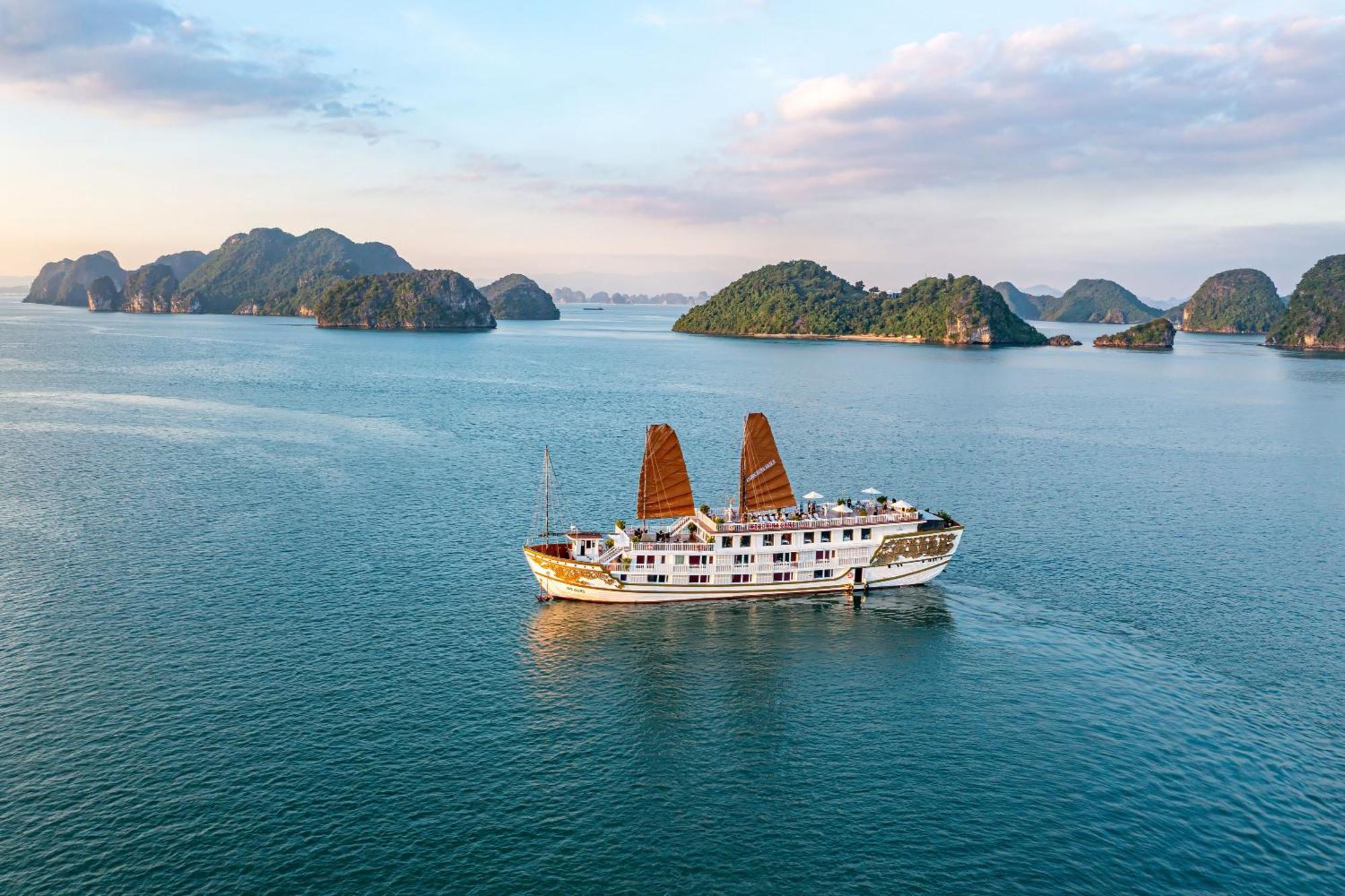 Hotel Indochina Sails Ha Long Esterno foto