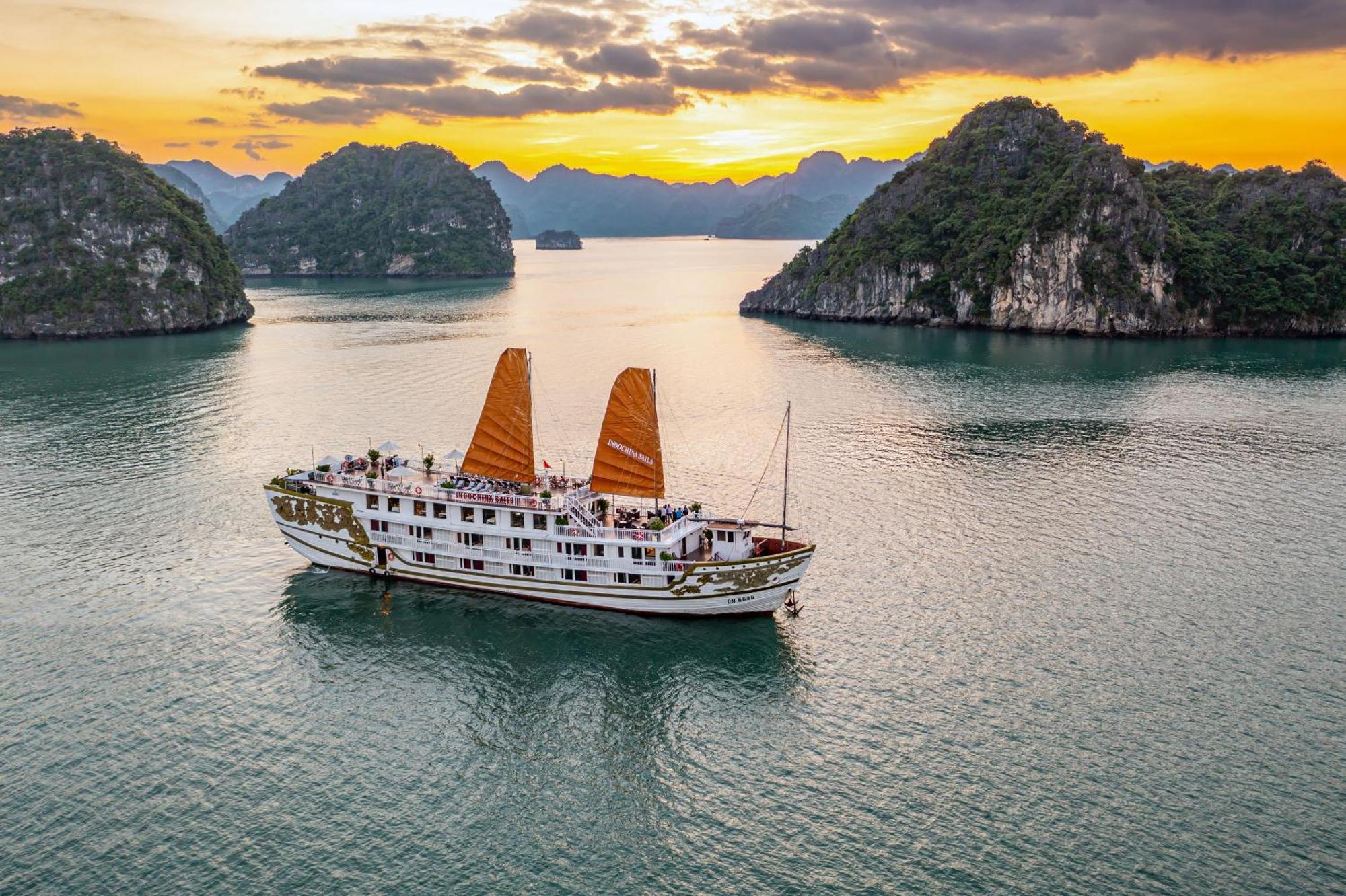 Hotel Indochina Sails Ha Long Esterno foto