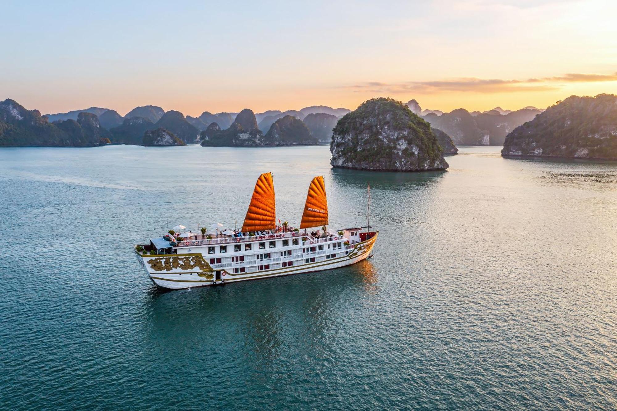 Hotel Indochina Sails Ha Long Esterno foto