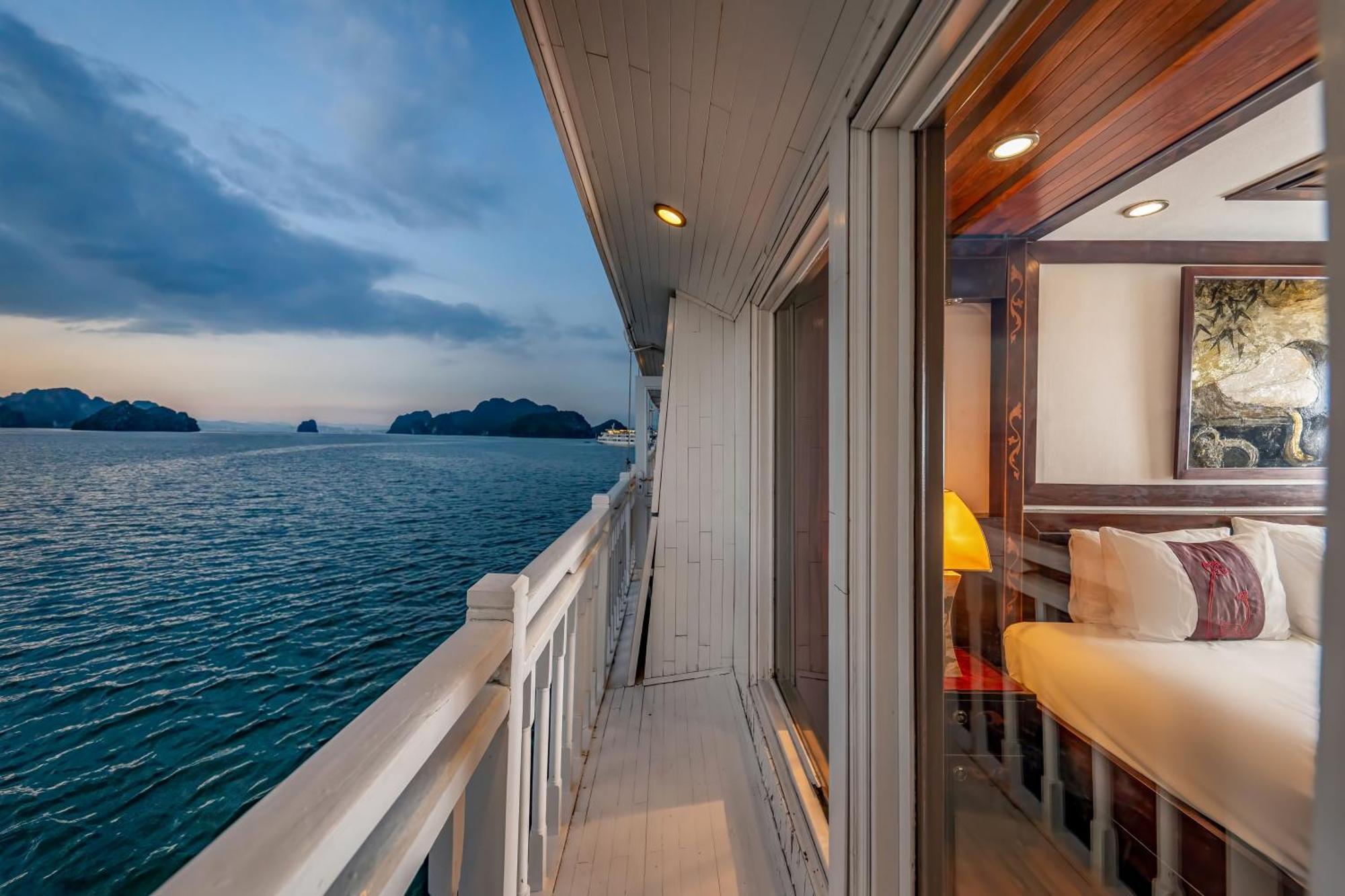 Hotel Indochina Sails Ha Long Esterno foto