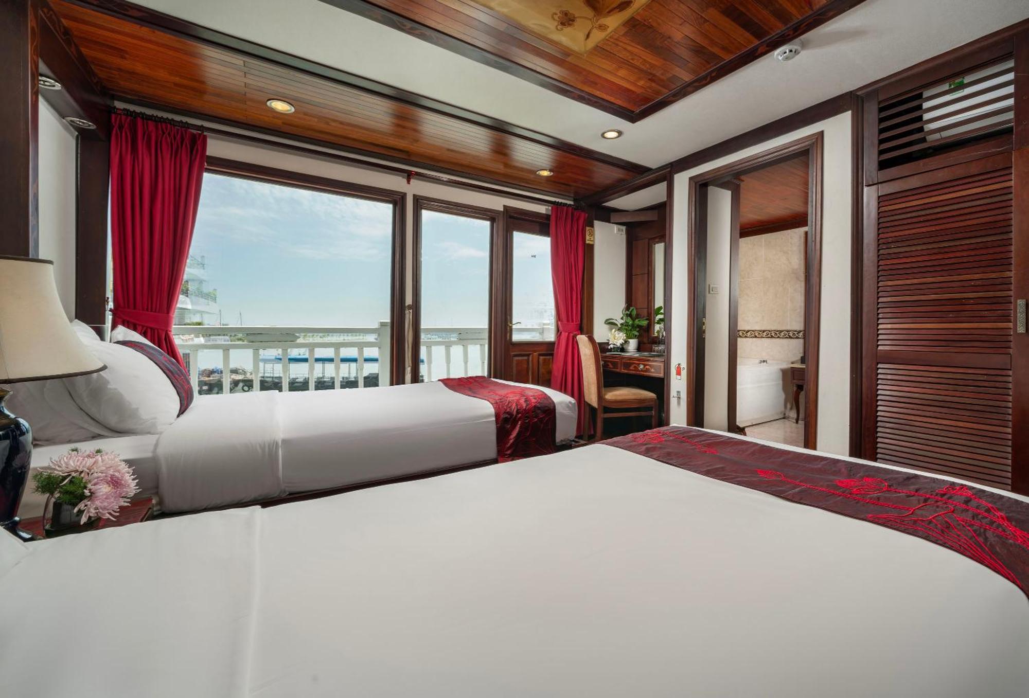 Hotel Indochina Sails Ha Long Esterno foto