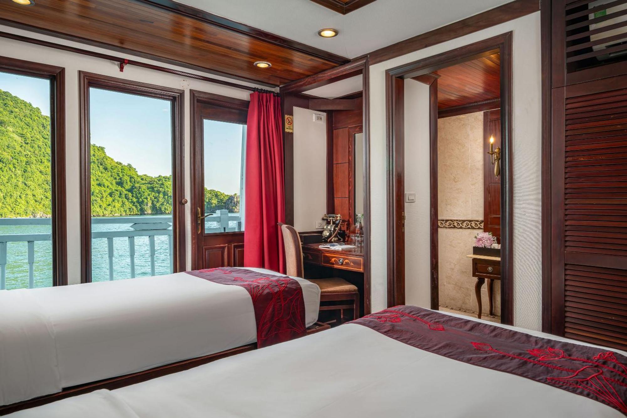 Hotel Indochina Sails Ha Long Esterno foto