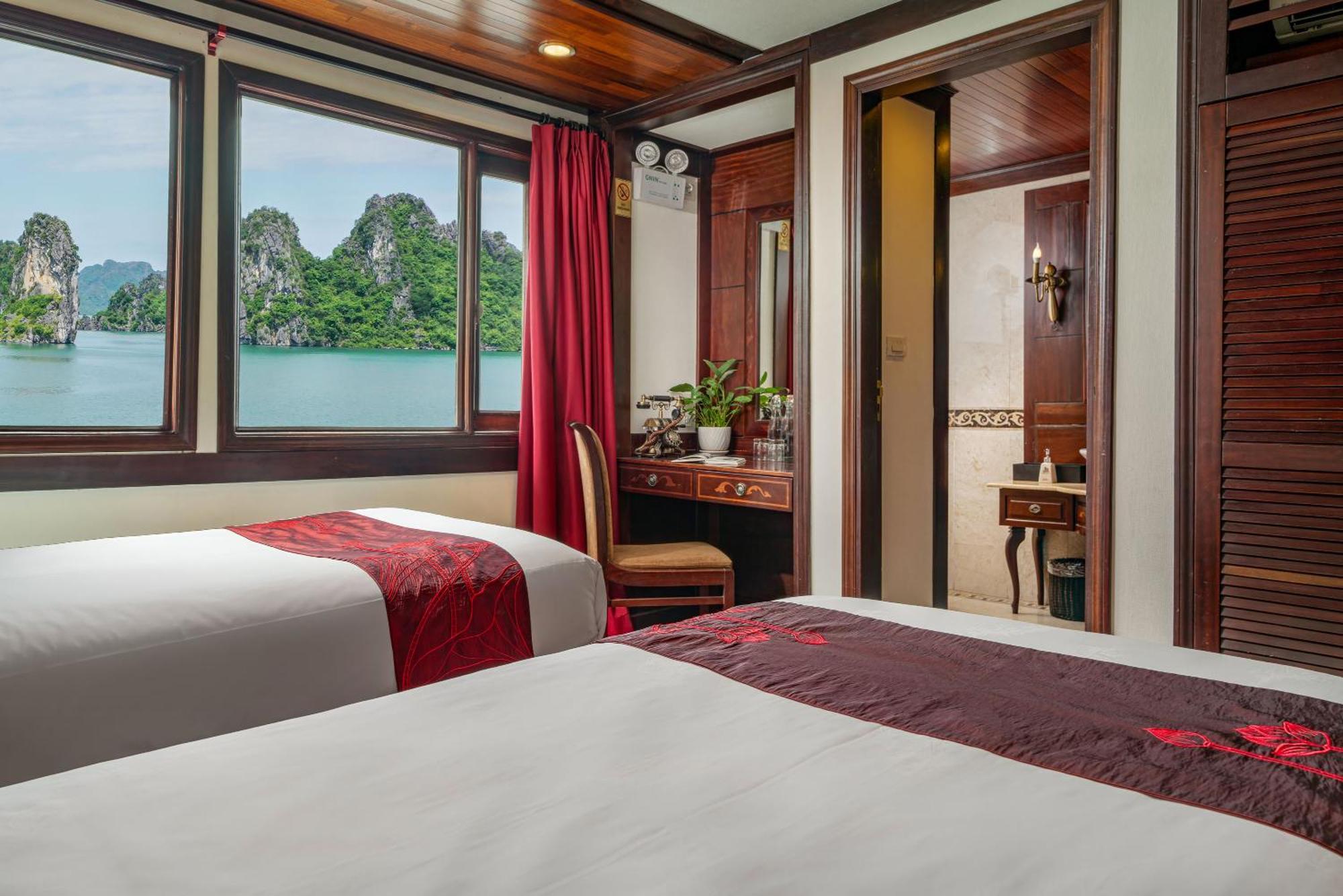 Hotel Indochina Sails Ha Long Esterno foto