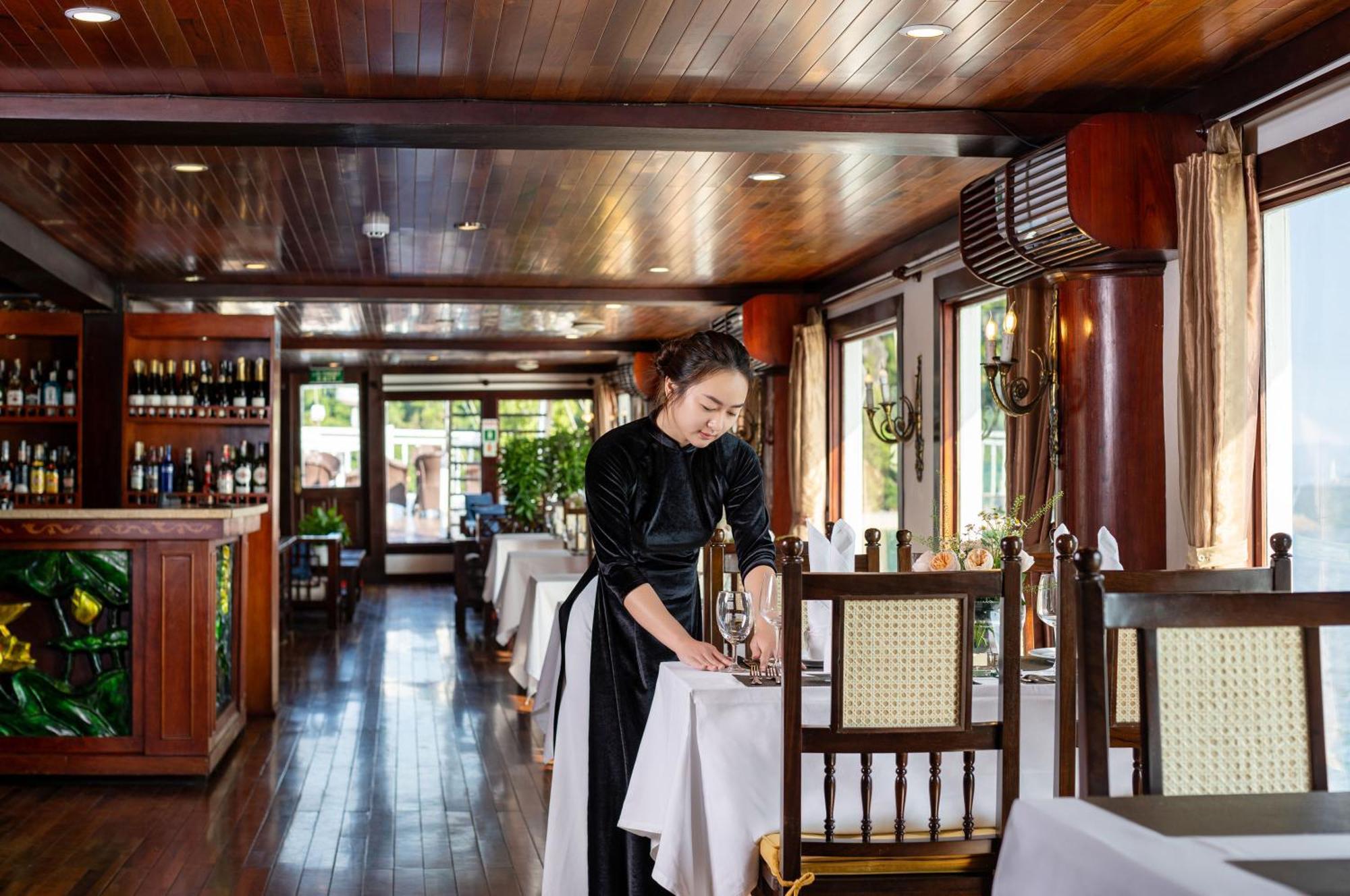 Hotel Indochina Sails Ha Long Esterno foto